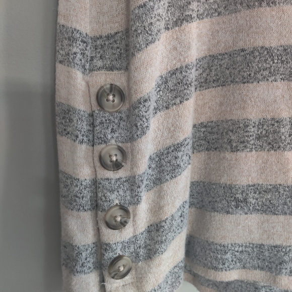 Women's top - Picture 2 of 5